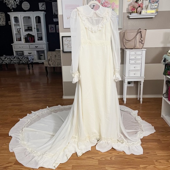 Vintage Victorian wedding gown dress with kleinerts inserts - Picture 13 of 17